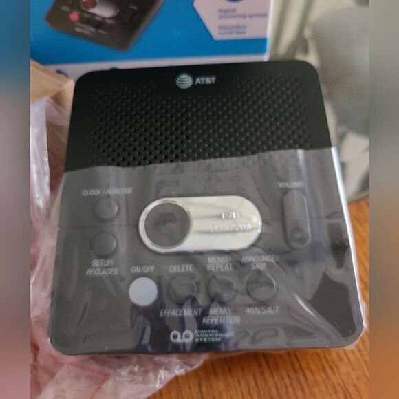 AT&T Digital Answering System 1740, Black, New in Box - Picture 3 of 7